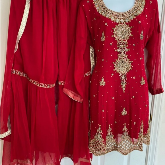 Pakistani peplum ghararah dress with stone fancy work. Perfect for wedding party - Picture 3 of 3